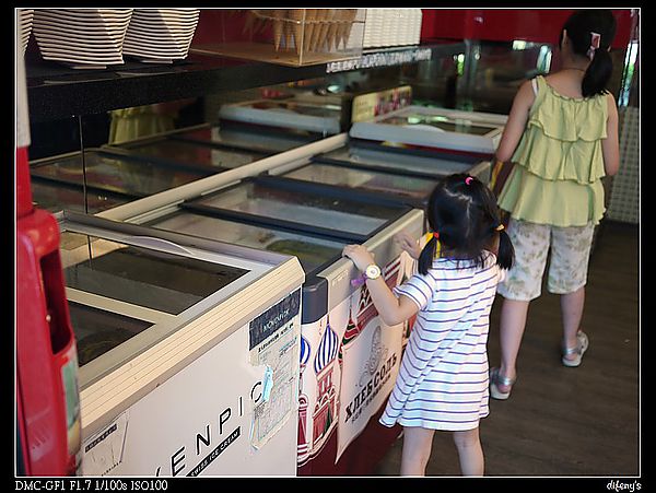 [國內趴趴走]小蒙牛天母店。同學會