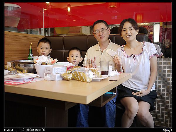 [國內趴趴走]小蒙牛天母店。同學會