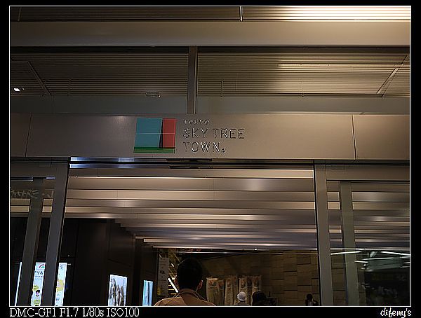 P1390625