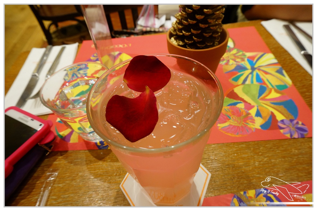 [食記。北部]臺北大安|Ｌ’Occitane cafe’歐舒丹咖啡館。想念普羅旺斯的好地方～回味旅行的幸福、閨蜜一定要一起來～國父紀念館美食推薦～
