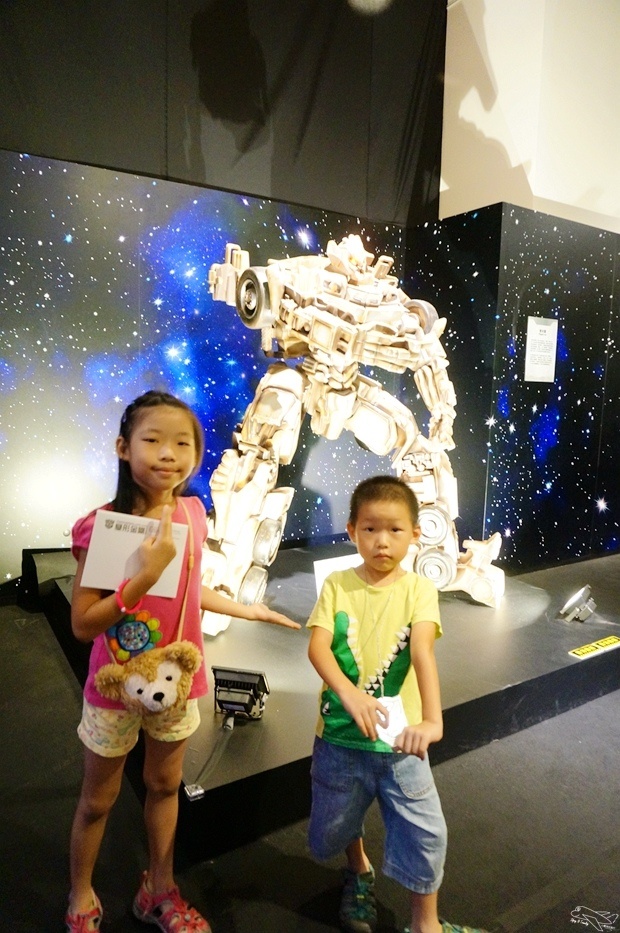 [國內趴趴走。北部]國立中正紀念堂。變形金剛特展。大黃蜂現身，機器人迷最愛～