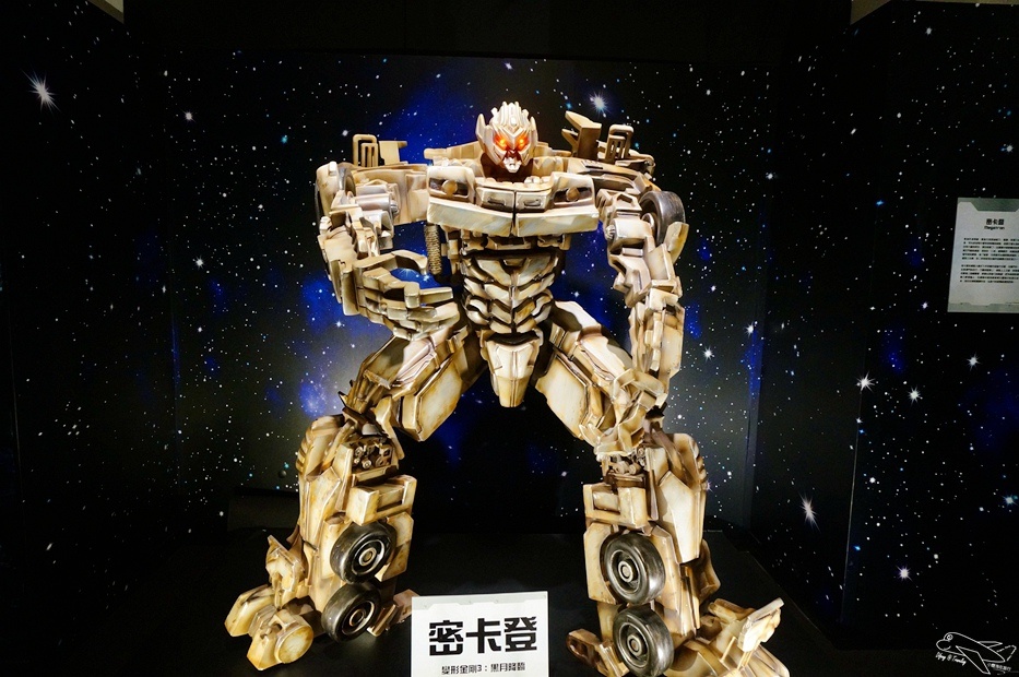 [國內趴趴走。北部]國立中正紀念堂。變形金剛特展。大黃蜂現身，機器人迷最愛～