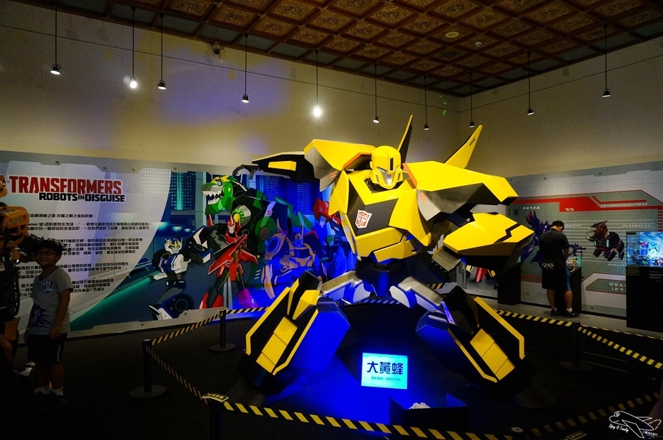 [國內趴趴走。北部]國立中正紀念堂。變形金剛特展。大黃蜂現身，機器人迷最愛～