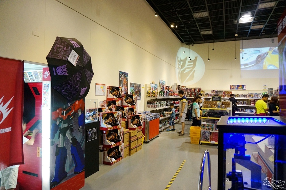 [國內趴趴走。北部]國立中正紀念堂。變形金剛特展。大黃蜂現身，機器人迷最愛～