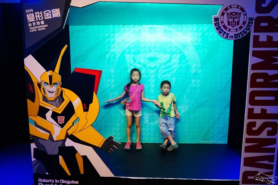 [國內趴趴走。北部]國立中正紀念堂。變形金剛特展。大黃蜂現身，機器人迷最愛～