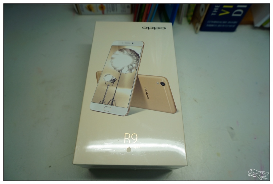 [新機]心機Oppo R9玫瑰金微開箱～一萬五以下手機新選擇～5.5吋、調和IOS與ANDORID界面、自拍神機、快速閃充～帶著OPPO R9旅行隨拍好手機～
