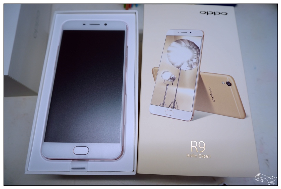 [新機]心機Oppo R9玫瑰金微開箱～一萬五以下手機新選擇～5.5吋、調和IOS與ANDORID界面、自拍神機、快速閃充～帶著OPPO R9旅行隨拍好手機～