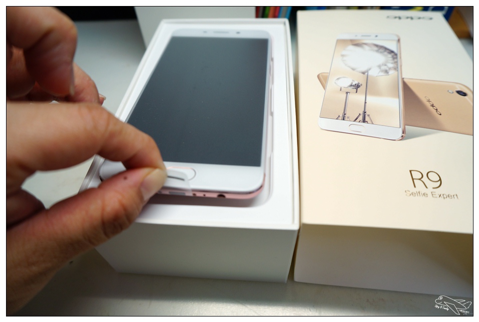 [新機]心機Oppo R9玫瑰金微開箱～一萬五以下手機新選擇～5.5吋、調和IOS與ANDORID界面、自拍神機、快速閃充～帶著OPPO R9旅行隨拍好手機～