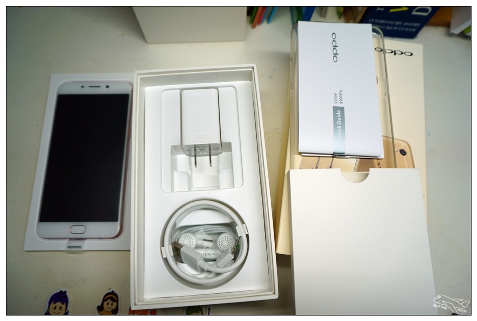 [新機]心機Oppo R9玫瑰金微開箱～一萬五以下手機新選擇～5.5吋、調和IOS與ANDORID界面、自拍神機、快速閃充～帶著OPPO R9旅行隨拍好手機～