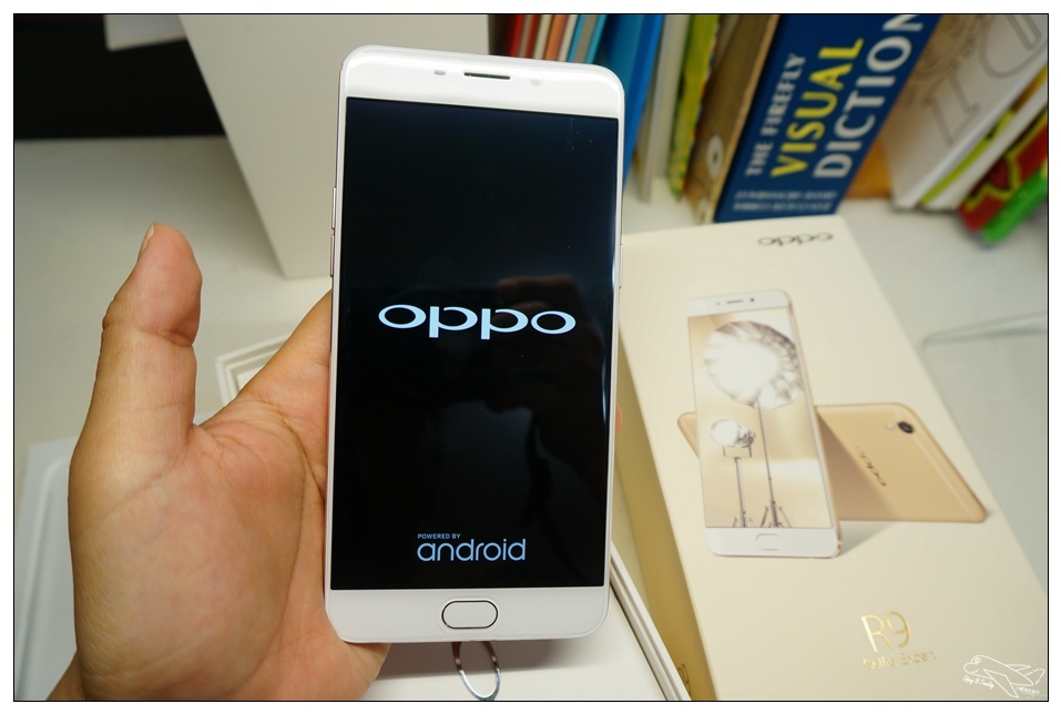 [新機]心機Oppo R9玫瑰金微開箱～一萬五以下手機新選擇～5.5吋、調和IOS與ANDORID界面、自拍神機、快速閃充～帶著OPPO R9旅行隨拍好手機～