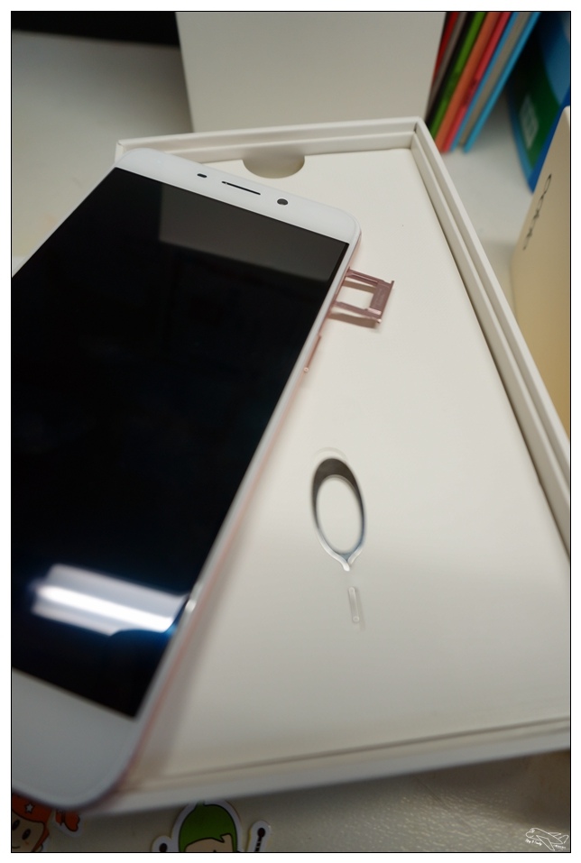 [新機]心機Oppo R9玫瑰金微開箱～一萬五以下手機新選擇～5.5吋、調和IOS與ANDORID界面、自拍神機、快速閃充～帶著OPPO R9旅行隨拍好手機～