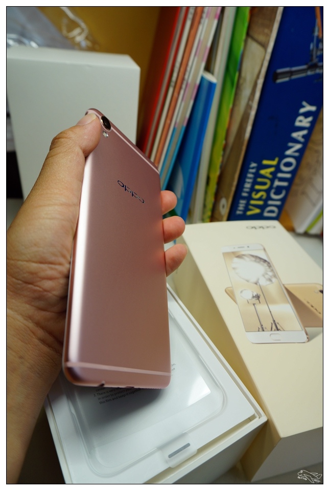[新機]心機Oppo R9玫瑰金微開箱～一萬五以下手機新選擇～5.5吋、調和IOS與ANDORID界面、自拍神機、快速閃充～帶著OPPO R9旅行隨拍好手機～