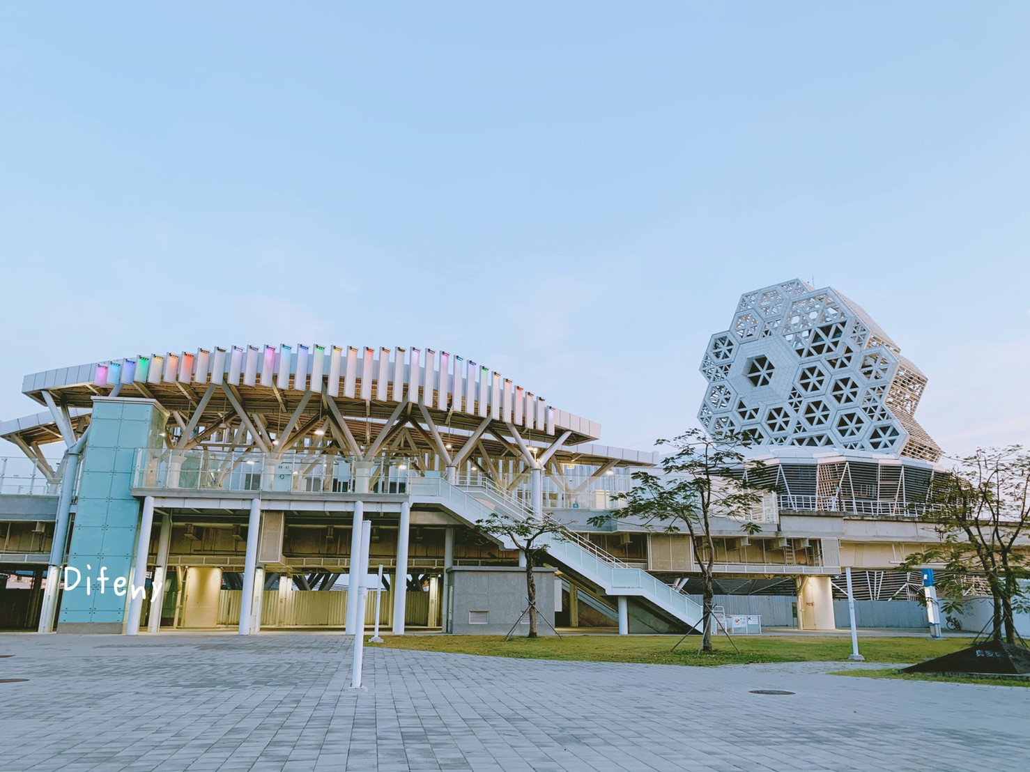 高雄新景點｜高雄流行音樂中心Kaohsiung Music CenterＸ輕軌真愛碼頭站
