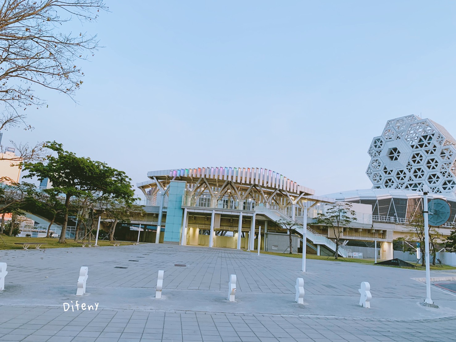 高雄新景點｜高雄流行音樂中心Kaohsiung Music CenterＸ輕軌真愛碼頭站