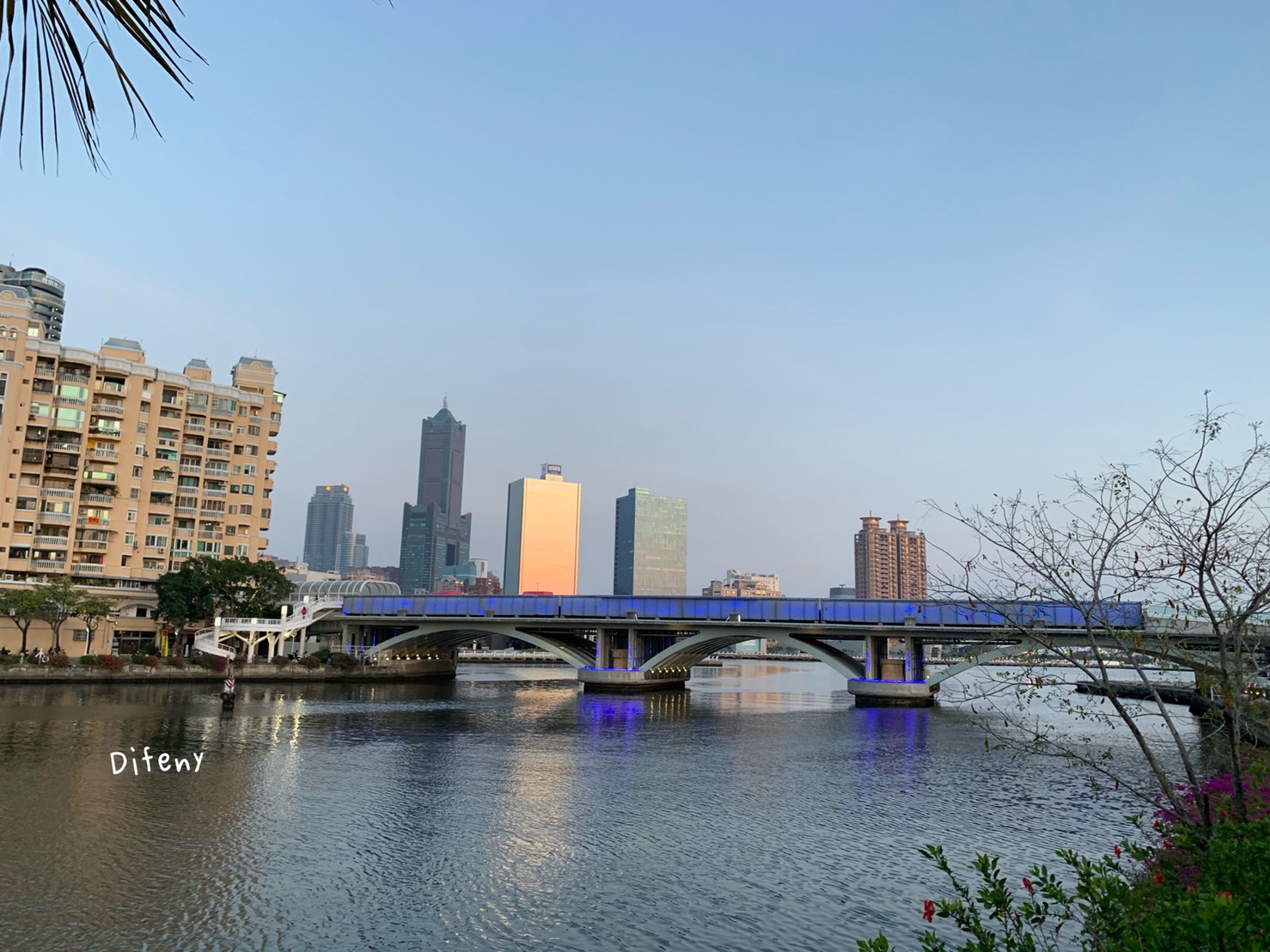 高雄新景點｜高雄流行音樂中心Kaohsiung Music CenterＸ輕軌真愛碼頭站