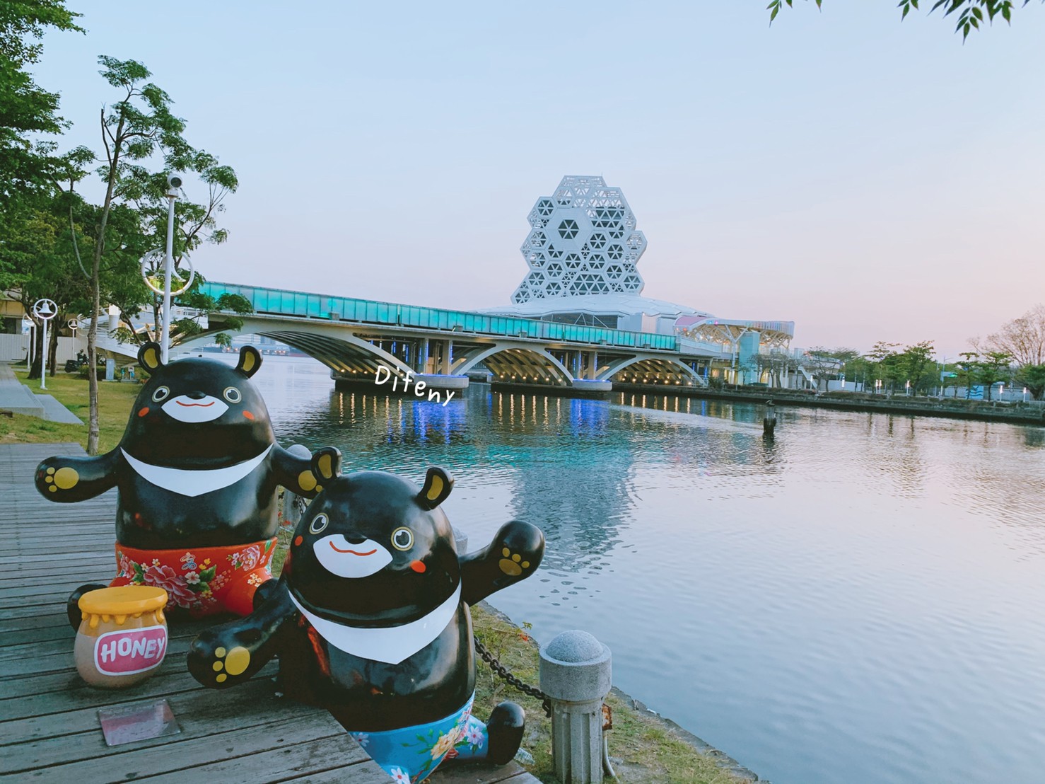 高雄新景點｜高雄流行音樂中心Kaohsiung Music CenterＸ輕軌真愛碼頭站