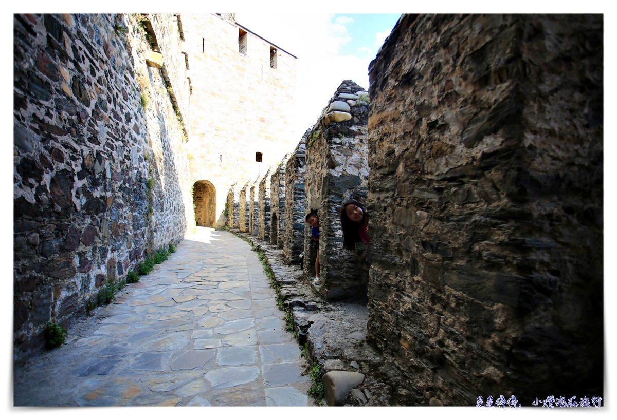 西班牙親子朝聖之路｜Day3，火車抵達Ponferrada，慢行在龐費拉達～Castillo de Ponferrada、Iglesia de San Andres、Albergue de Peregrinos San Nicolás de Flue