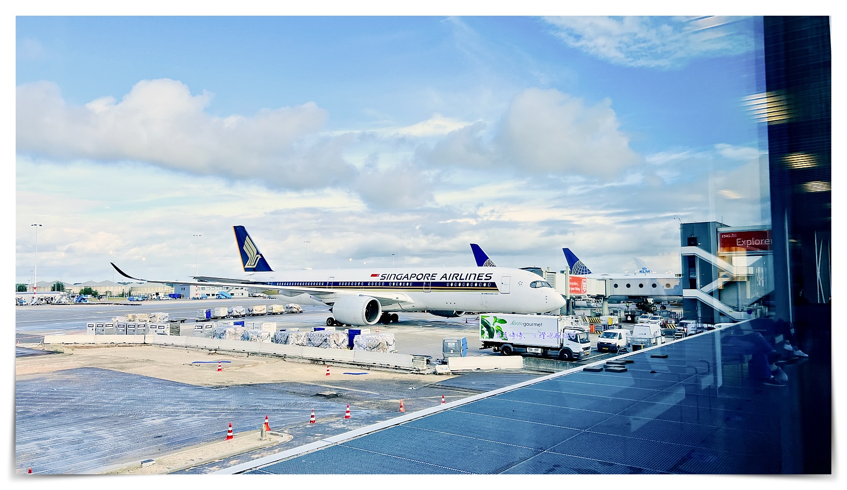 2022新加坡航空評價，疫情之後的飛行，台北-新加坡-阿姆斯特丹，SQ877、SQ324、SQ323、SQ878到底一個半小時的轉機有多緊張？ @走走停停，小燈泡在旅行