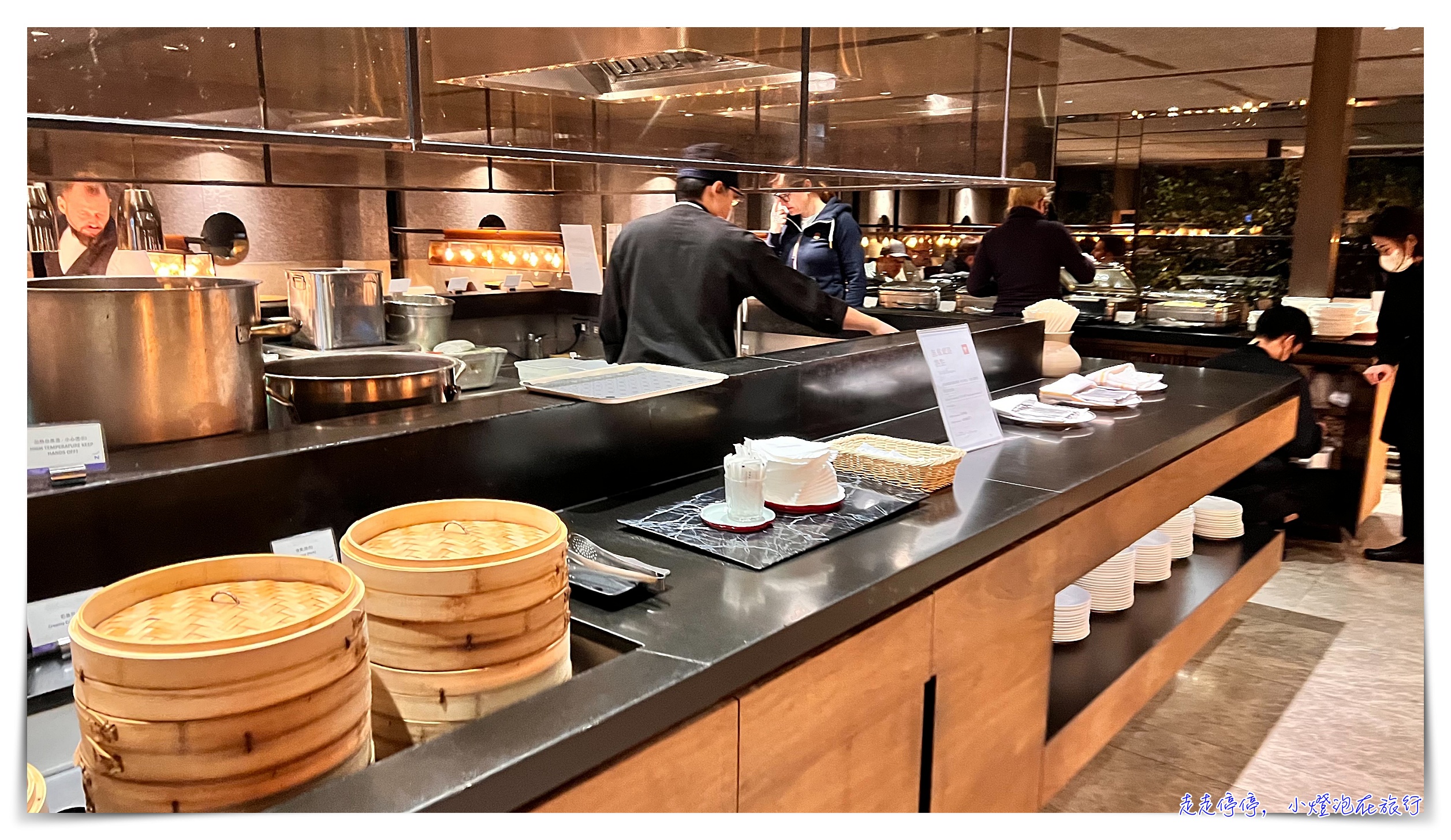 華航專屬商務艙貴賓室｜金卡會員資格使用，設計感十足、牛肉麵有誠意