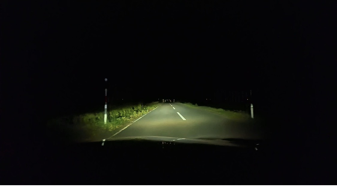🏔️ 北海道自駕日記D1：從哩程兌換機票、租車到雪夜遠近燈——在新雪谷，學會放慢速度的勇氣