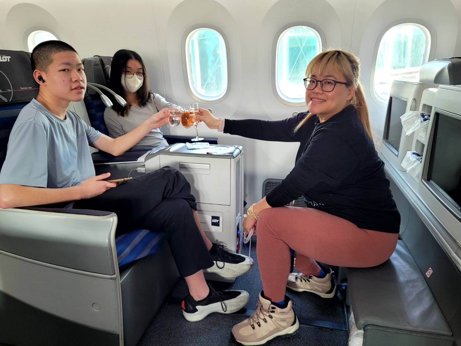 2026 年商務艙競標升等終極攻略:經驗、法則、步驟、心法、時機與最容易成功的航空公司(LOT 波蘭航空實測 ICN-WAW 300 美金升等) 2026 年商務艙競標升等終極攻略:經驗、法則、步驟、心法、時機與最容易成功的航空公司(LOT 波蘭航空實測 ICN-WAW 300 美金升等)