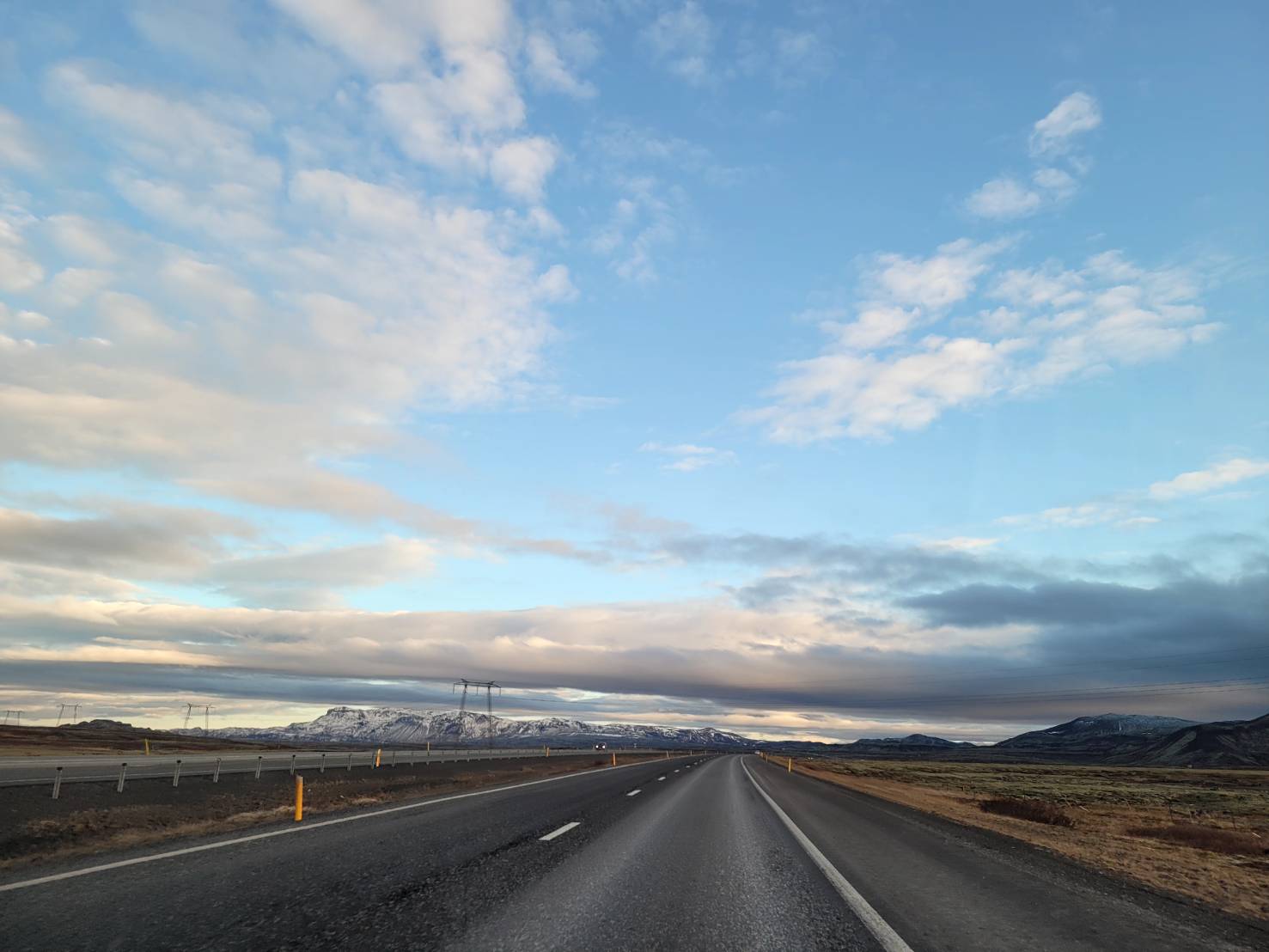 冰島自駕親子日記 Day 1｜雷克雅維克取車到vík：行李、車型與第一天就該知道的安全提醒