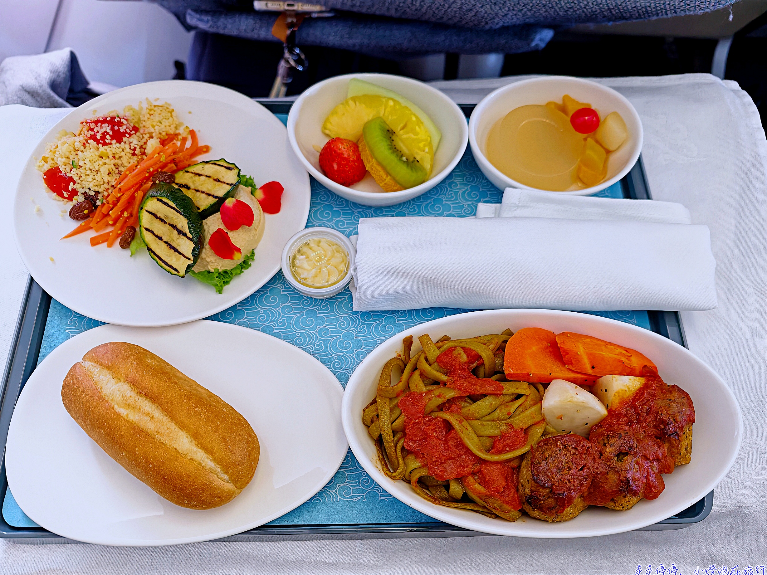 國航北京中轉羽田到哥本哈根來回商務艙完整分享CA184、CA877、CA878、CA421｜時間超漂亮、不用過夜、CP值高！台灣人必看台胞證+素食餐+機型評價