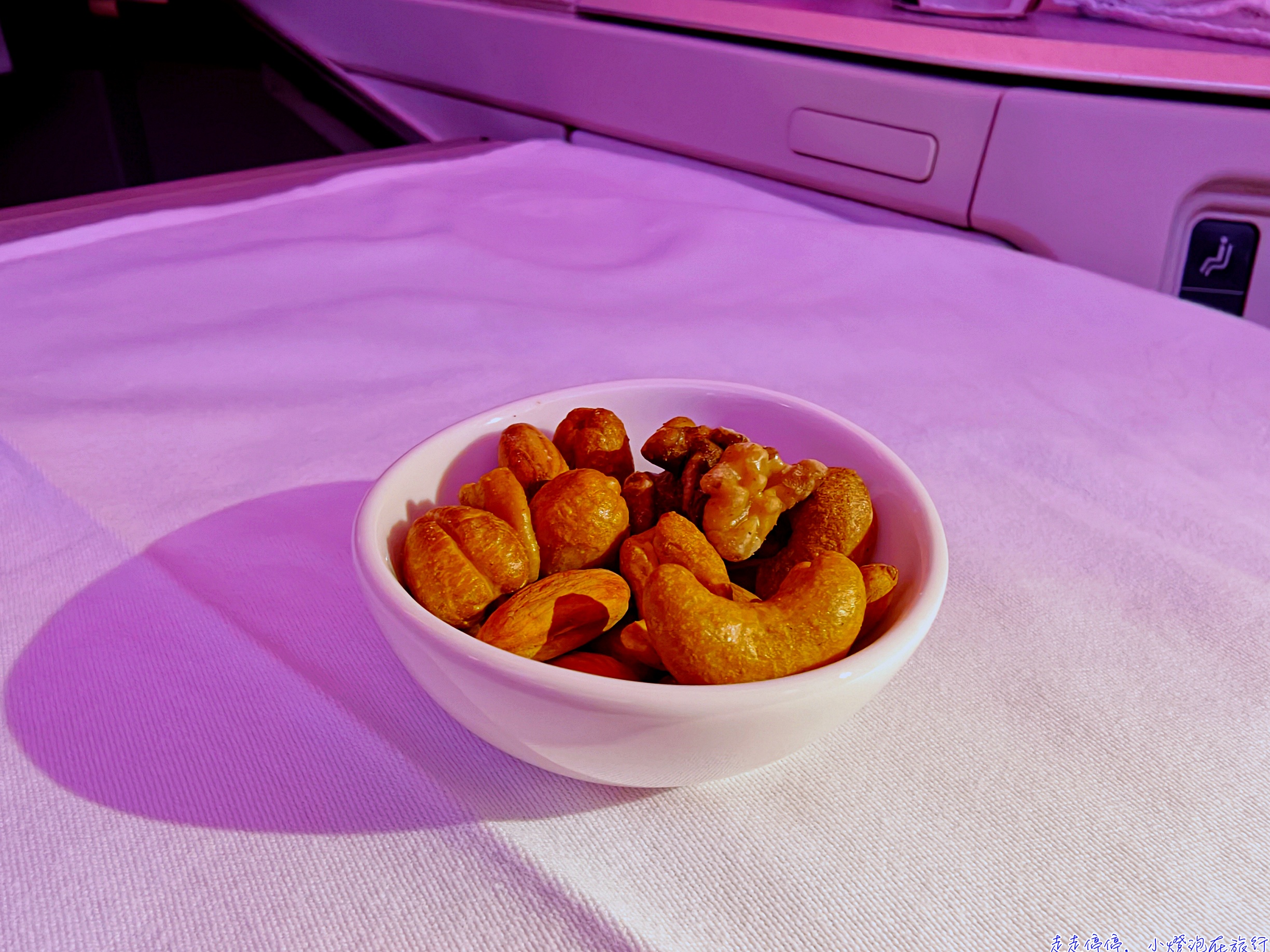 國航北京中轉羽田到哥本哈根來回商務艙完整分享CA184、CA877、CA878、CA421｜時間超漂亮、不用過夜、CP值高！台灣人必看台胞證+素食餐+機型評價