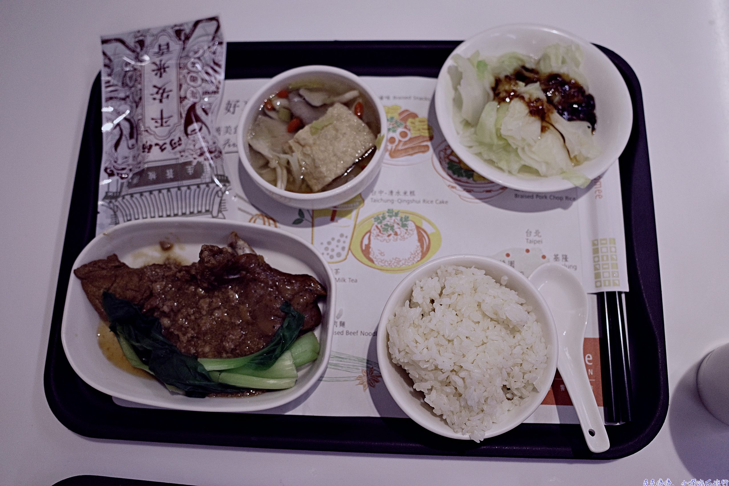 桃園機場龍騰卡怎麼用？環亞貴賓室（Plaza Premium）排隊爆滿，不如去Homee Kitchen好饗廚房吃現做熱餐更划算（2026最新比較）