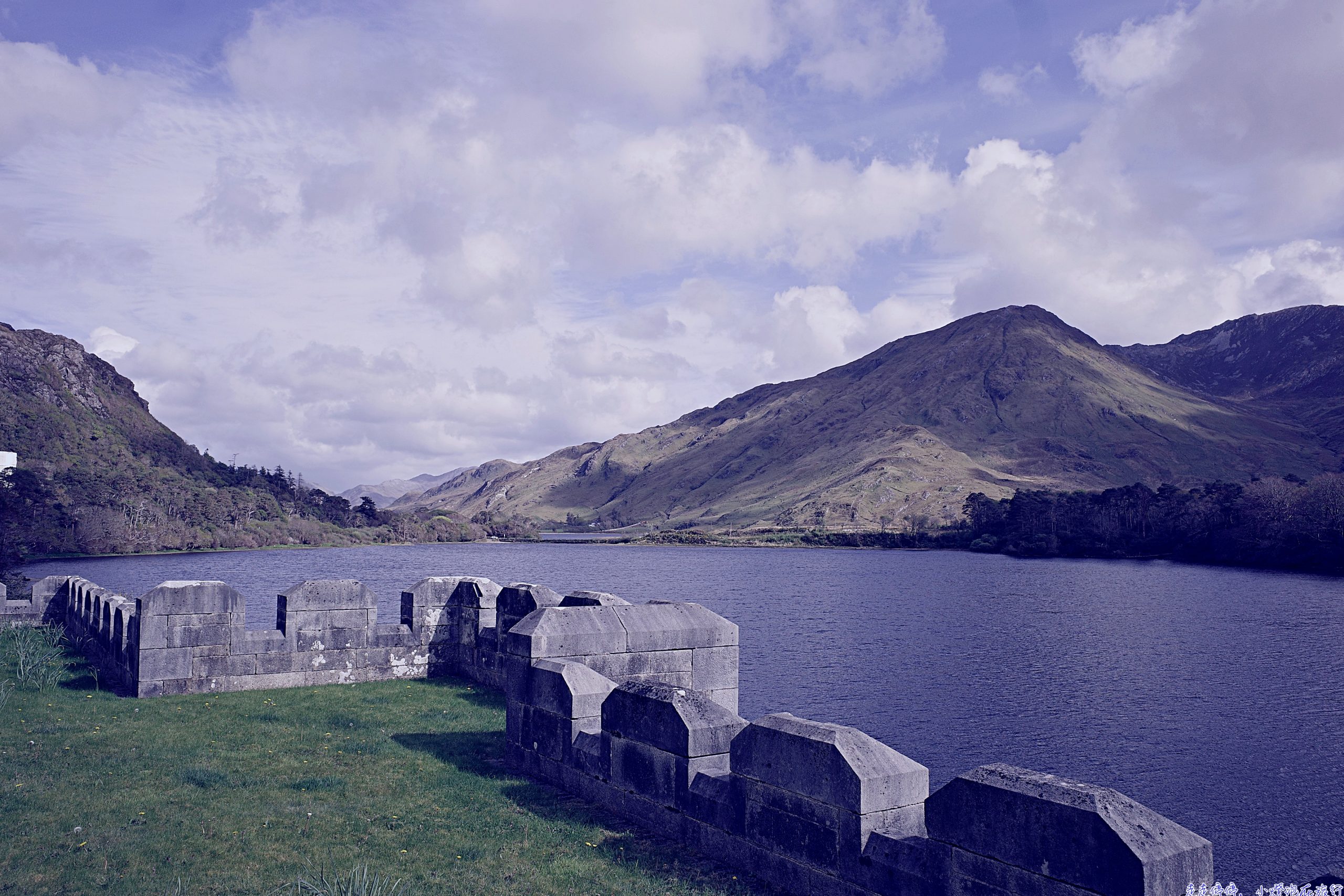 愛爾蘭為什麼值得去？一個從未被羅馬化的民族，如何把七百年的傷，釀成世界上最深的溫柔 @走走停停，小燈泡在旅行