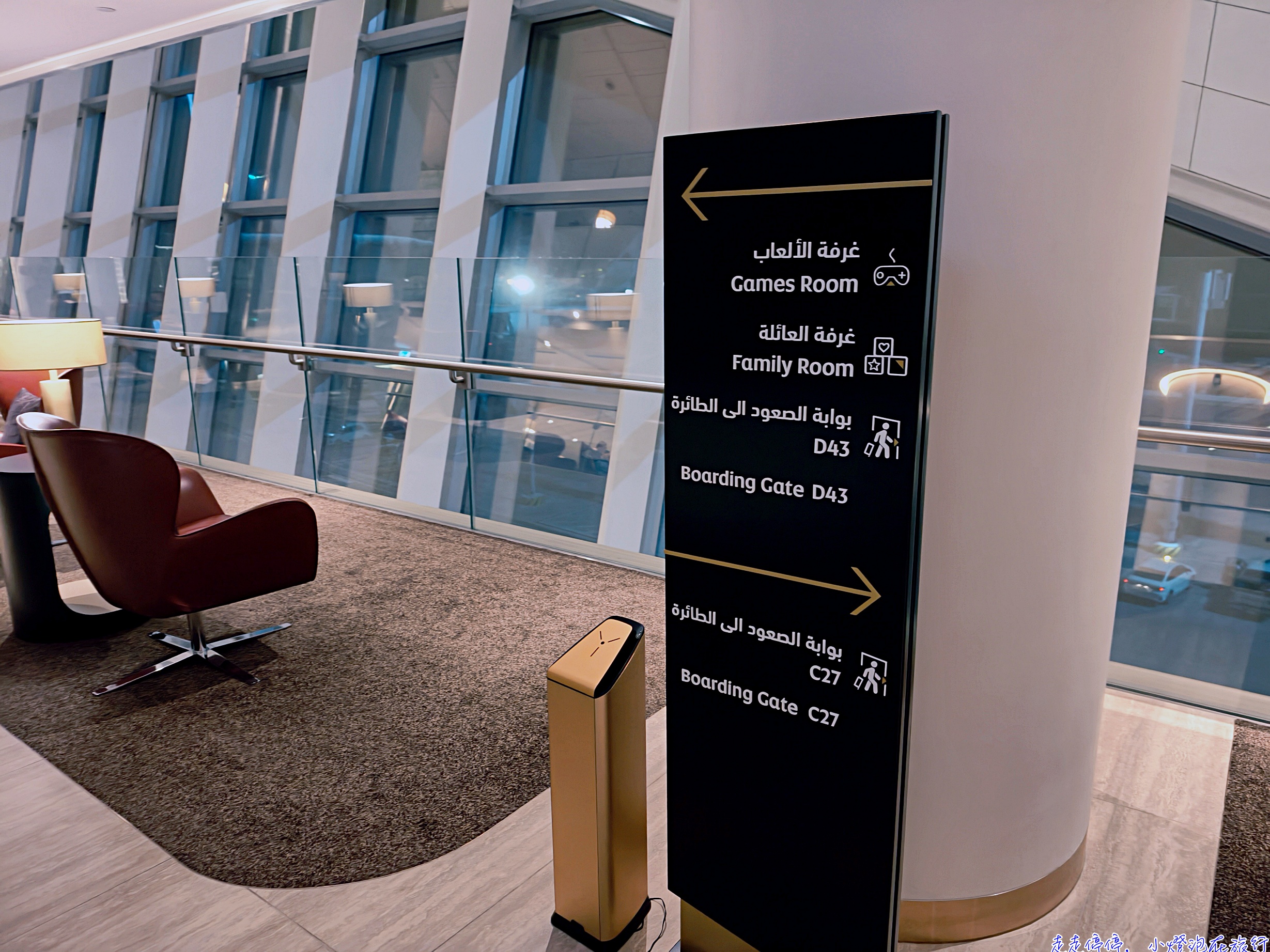 阿布達比機場商務艙貴賓室完整攻略｜Etihad Lounge 三層樓像飯店，設計感十足，轉機吃飯、洗澡、休息一次搞定