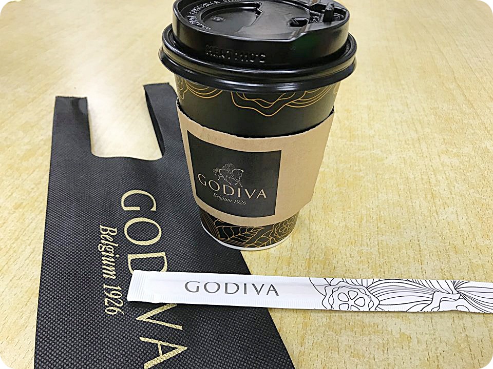 7-11 godiva醇黑經典巧克力，12/5經典上市，單杯送超值專屬杯袋，99元～ @走走停停，小燈泡在旅行
