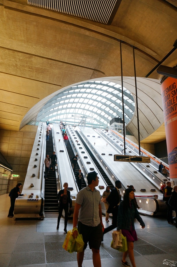 (倫敦景點)金絲雀碼頭站｜倫敦新興金融城。tesco大賣場、canary wharf 輕軌地鐵交會車站、金融中心～