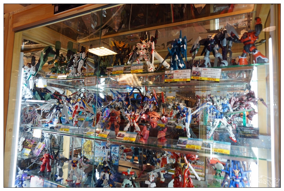 日本九州鋼彈｜文教堂B’s hobby採買記，最大級模型店！天神Soil LOFT不只買文具，隱藏版的鋼彈集散地～含文具退稅紀錄