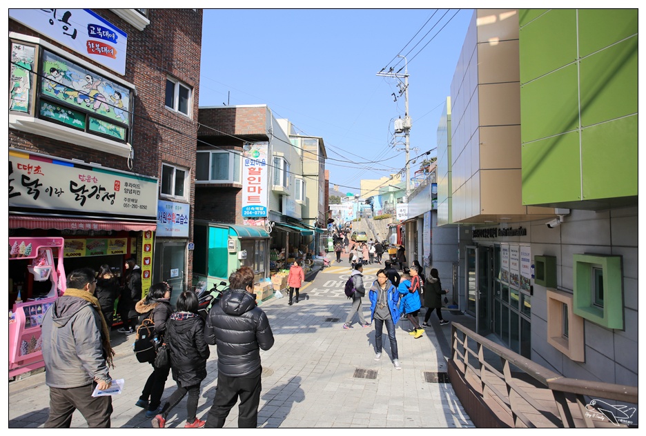 釜山超人氣景點|甘川洞文化村Gamcheon culture village。走一趟藝術村、來一趟與自己的浪漫旅行～完整走跳攻略～