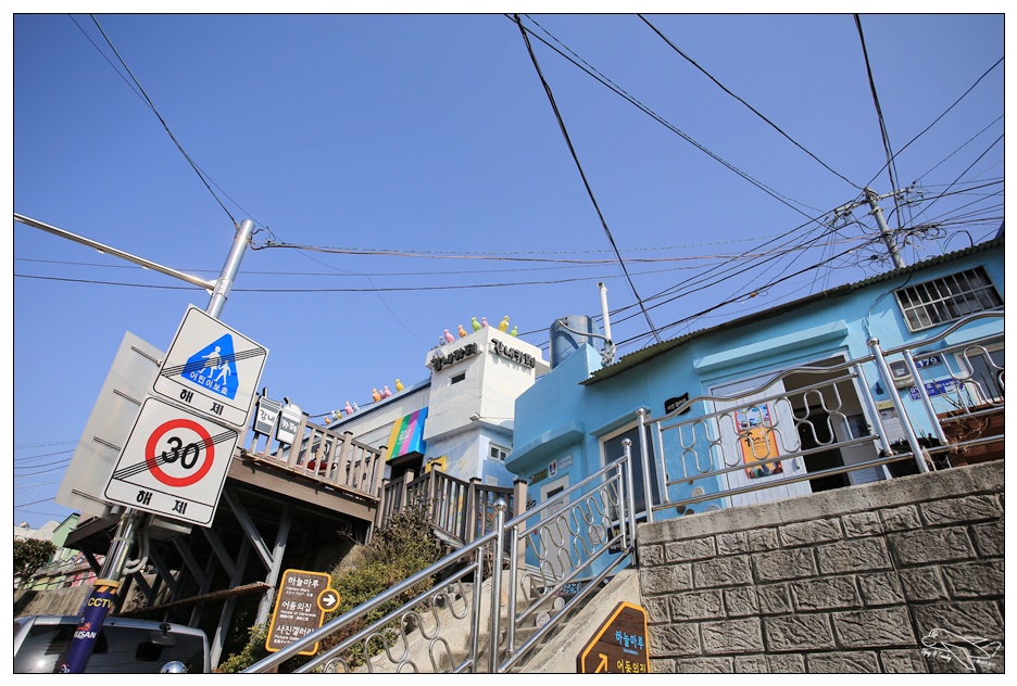 釜山超人氣景點|甘川洞文化村Gamcheon culture village。走一趟藝術村、來一趟與自己的浪漫旅行～完整走跳攻略～