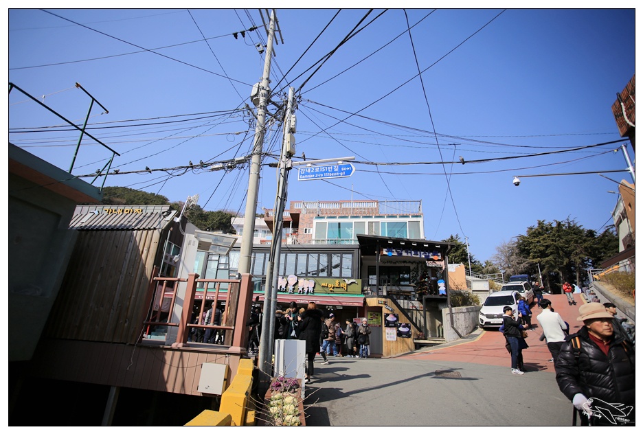 釜山超人氣景點|甘川洞文化村Gamcheon culture village。走一趟藝術村、來一趟與自己的浪漫旅行～完整走跳攻略～