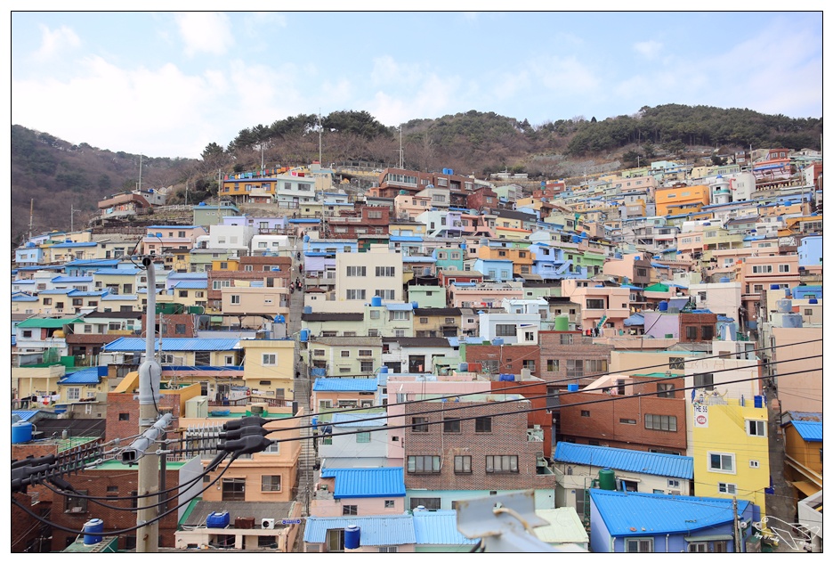 釜山超人氣景點|甘川洞文化村Gamcheon culture village。走一趟藝術村、來一趟與自己的浪漫旅行～完整走跳攻略～