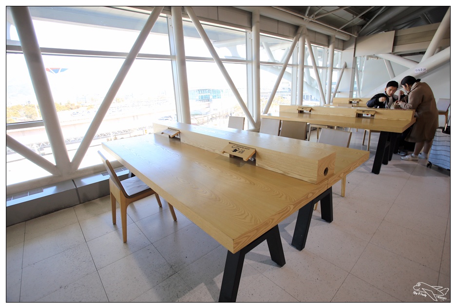 釜山自助｜釜山金海機場隱藏版工作區。商務旅客、處理工作、短暫休息好去處～