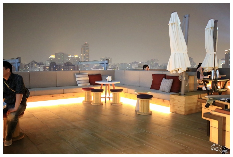 高雄親子飯店推薦|Hotel Indigo Kaohsiung Central Park。英迪格IHG洲際酒店集團首間進駐台灣新潮酒店系列。中央公園R9站英倫設計風格旅店～近新堀江購物商圈～四通八達、方便度高～