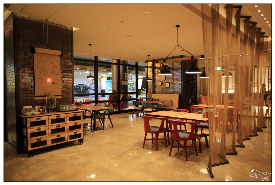 高雄親子飯店推薦|Hotel Indigo Kaohsiung Central Park。英迪格IHG洲際酒店集團首間進駐台灣新潮酒店系列。中央公園R9站英倫設計風格旅店～近新堀江購物商圈～四通八達、方便度高～
