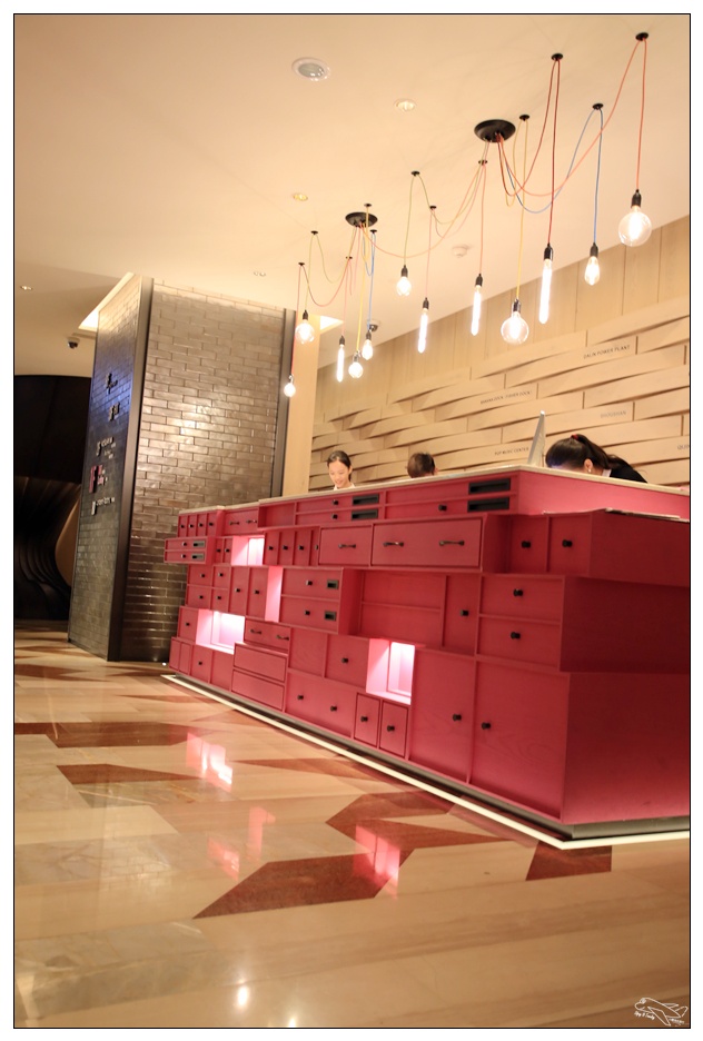 高雄親子飯店推薦|Hotel Indigo Kaohsiung Central Park。英迪格IHG洲際酒店集團首間進駐台灣新潮酒店系列。中央公園R9站英倫設計風格旅店～近新堀江購物商圈～四通八達、方便度高～