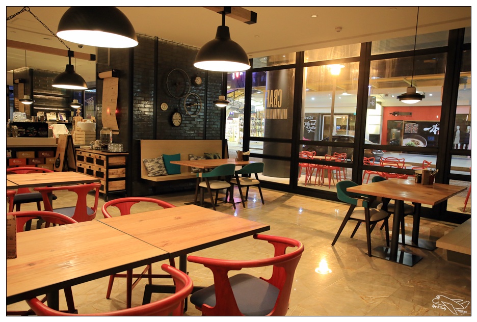 高雄親子飯店推薦|Hotel Indigo Kaohsiung Central Park。英迪格IHG洲際酒店集團首間進駐台灣新潮酒店系列。中央公園R9站英倫設計風格旅店～近新堀江購物商圈～四通八達、方便度高～
