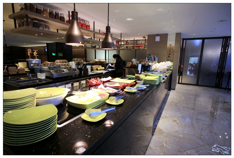高雄親子飯店推薦|Hotel Indigo Kaohsiung Central Park。英迪格IHG洲際酒店集團首間進駐台灣新潮酒店系列。中央公園R9站英倫設計風格旅店～近新堀江購物商圈～四通八達、方便度高～