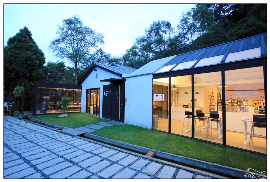 菓風丘上行館・菓風麥芽工房|新竹螢火蟲桐花親子民宿・打開門就有螢火蟲・生態環境美好的大自然寧靜住宿～五指山踏青～