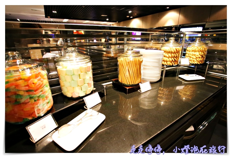 2018香港機場貴賓室arrival hall｜Plaza Premium Lounge，JCB白金卡以上，免費 3小時使用喔！