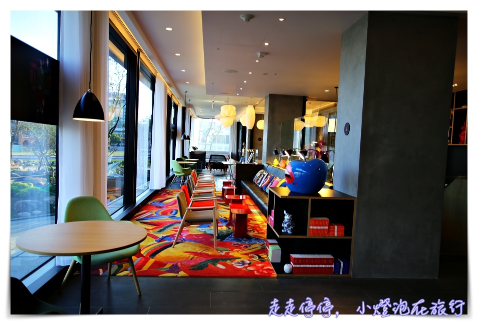 台北北門世民酒店｜亞洲第一家Citizen M，歐洲頂規品牌CITIZENM HOTELS ，自助check in潮飯店，在這裡沒有無聊的事～
