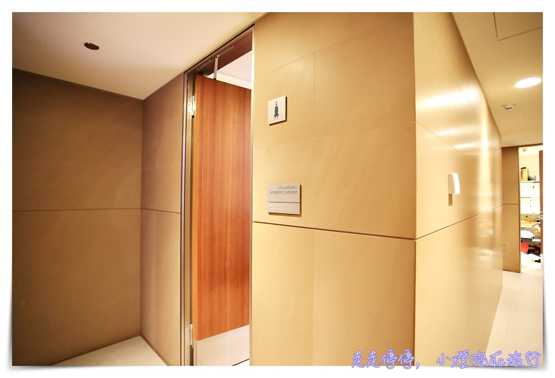 全球第一名商務艙貴賓室體驗|卡達Al Mourjan Business Lounge,杜哈機場超值豪華轉機,可吃飽、可洗澡、可遊戲 @走走停停,小燈泡在旅行 全球第一名商務艙貴賓室體驗|卡達Al Mourjan Business Lounge,杜哈機場超值豪華轉機,可吃飽、可洗澡、可遊戲