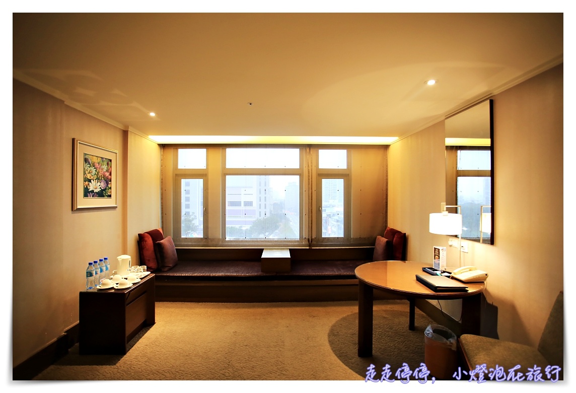 桃園古華花園飯店，近中壢夜市、桃園機場捷運、電影看到飽，早餐多元超好吃～酒莊品味十足～