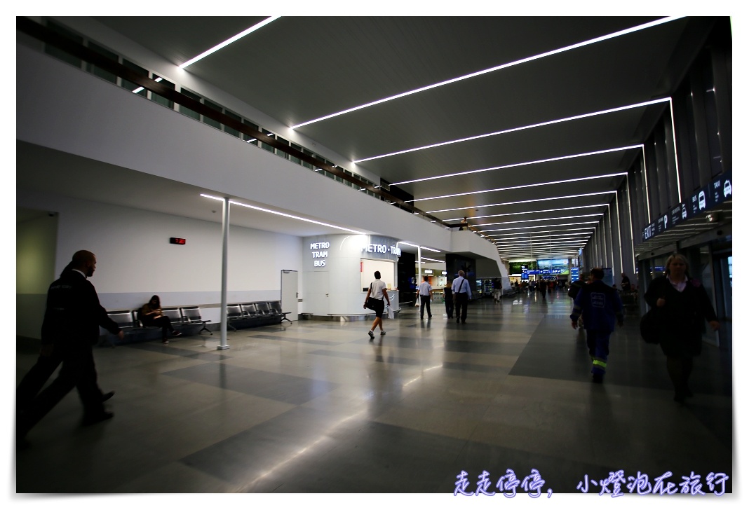 布拉格機場到市區AE｜Airport Express機場快線巴士搭乘初體驗，快速抵達布拉格火車站～